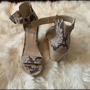 CALVIN KLEIN WEDGES SNAKE SKIN